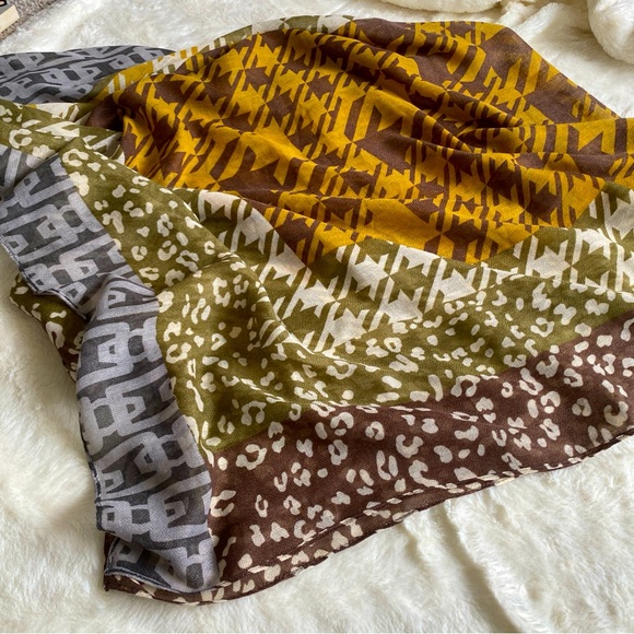 Huge 40x75” Multiprint Mila Schon Scarf - Picture 2 of 5